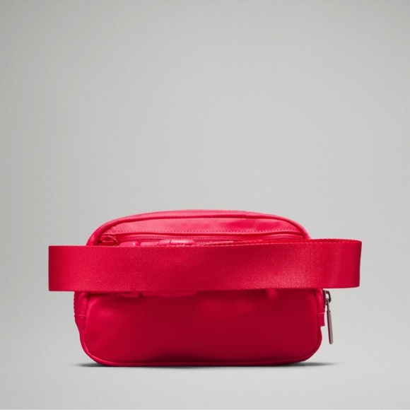 Lululemon belt bag lip gloss color - Picture 3 of 5